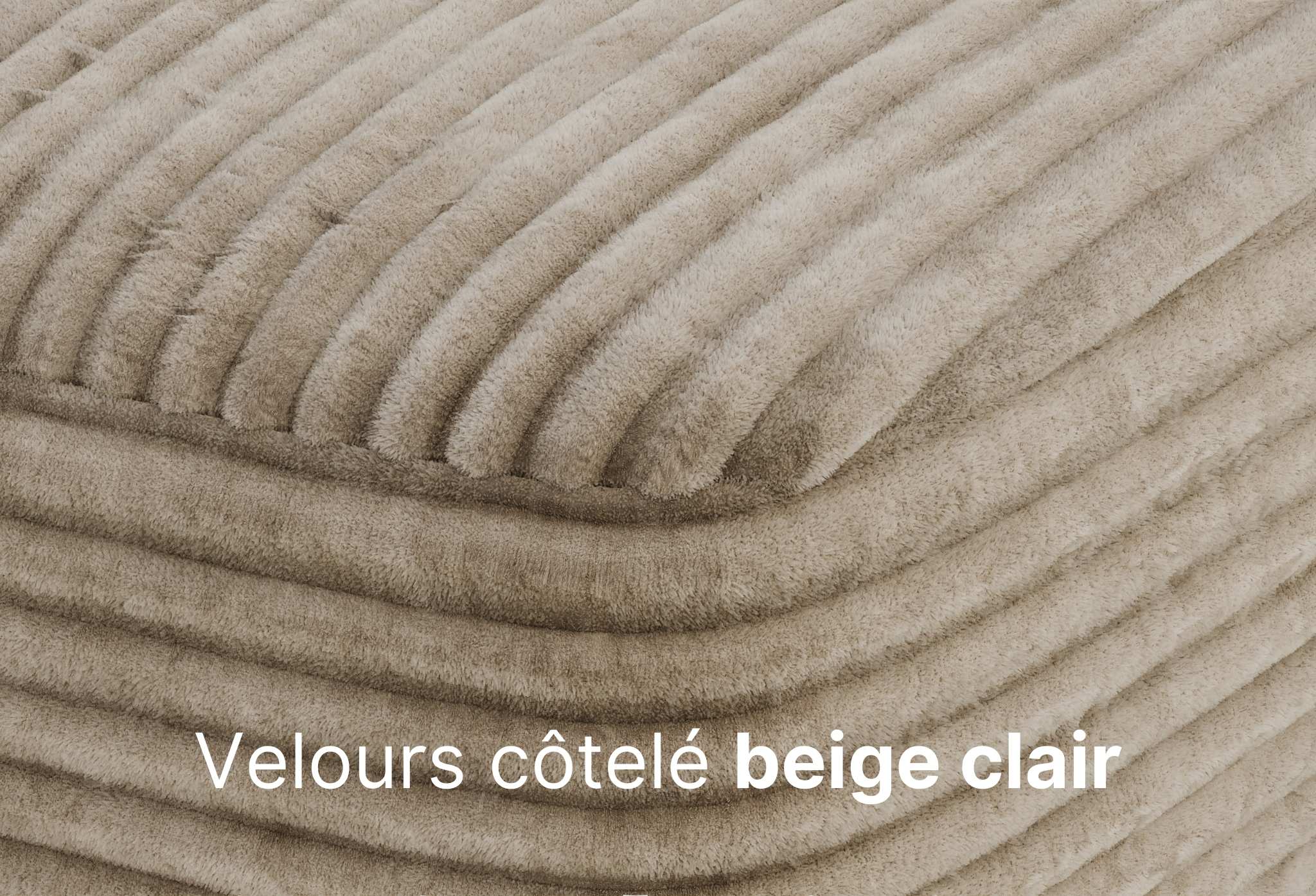 Zoom sur le tissu en velours côtelé beige clair du canapé